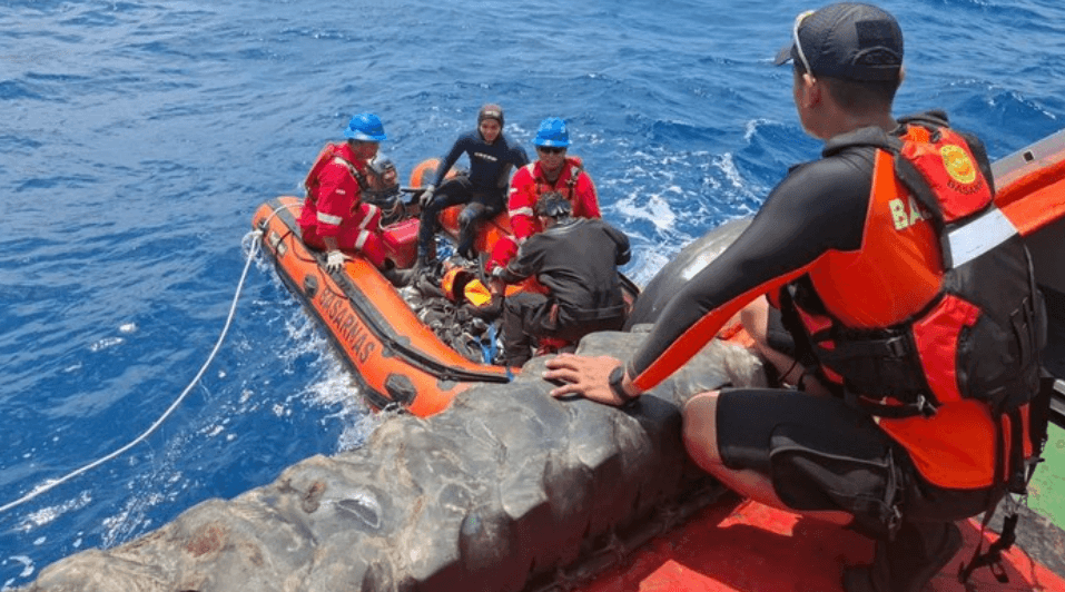 Penyelam Basarnas Temukan 1 Korban Terjebak di Bangkai KM Virgo Transport 8